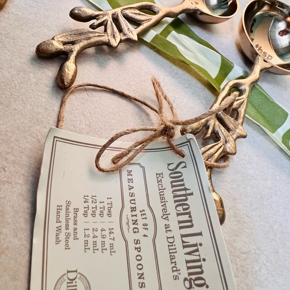 Southern Living Ornate Gold Measuring Spoons - Picture 3 of 7